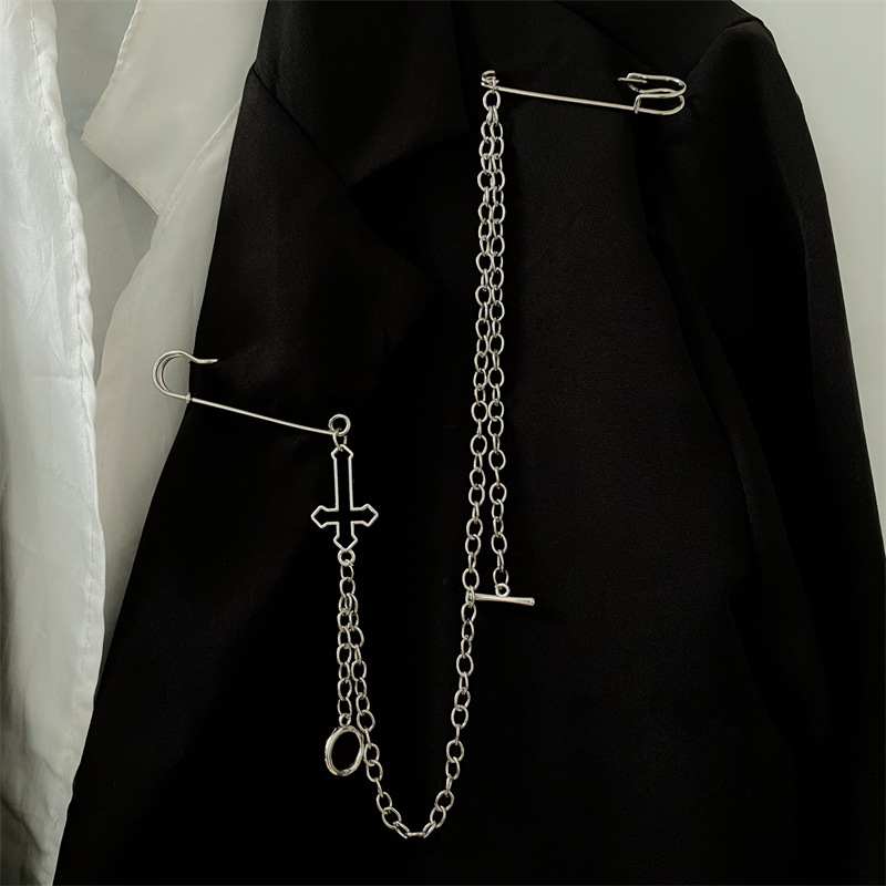 Trendy Long Chain Pin Distinctive European and American Hip Hop Style Brooch Cold Style Cool Button Pin Jacket Clothes Accessories for Men and Women