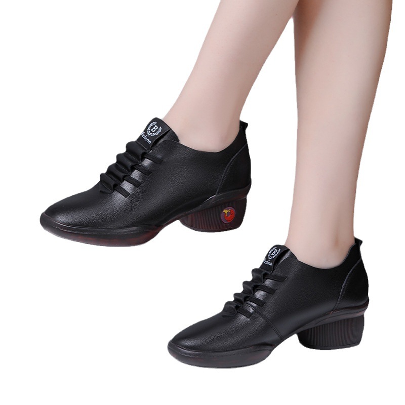 Spring and Autumn Genuine Leather Mother Shoes Casual Soft Bottom Dance Shoes Women's All-match Comfortable Breathable Square Dance Shoes Middle-aged and Elderly Single-layer Shoes