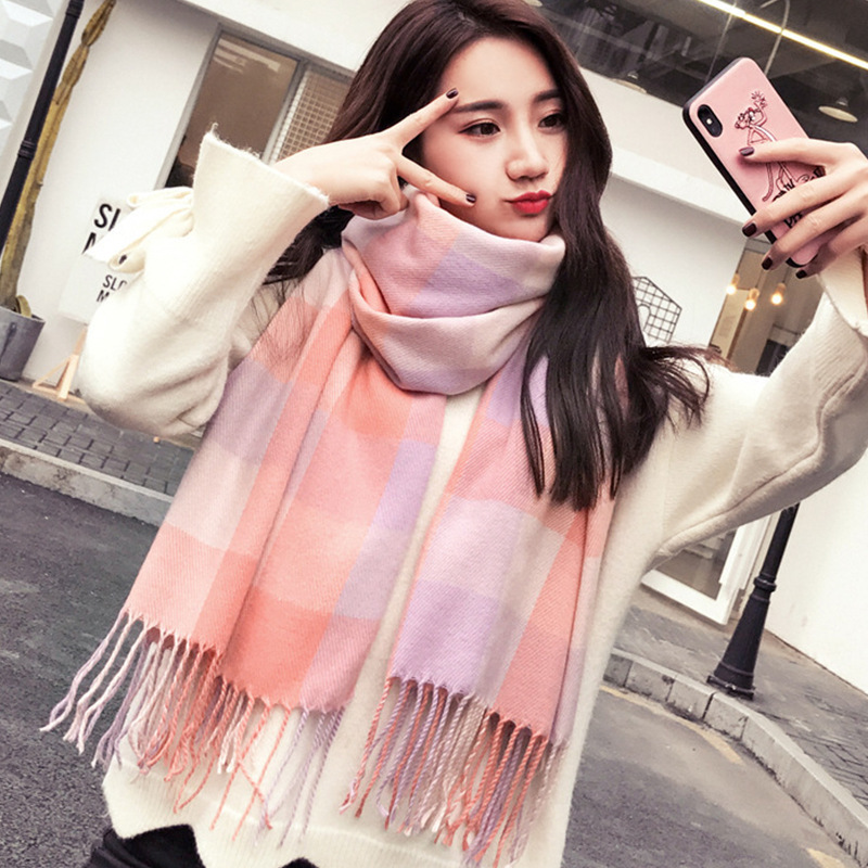 新商品の千鳥格ファッションはカシミヤの女性モデルに似合います。|undefined