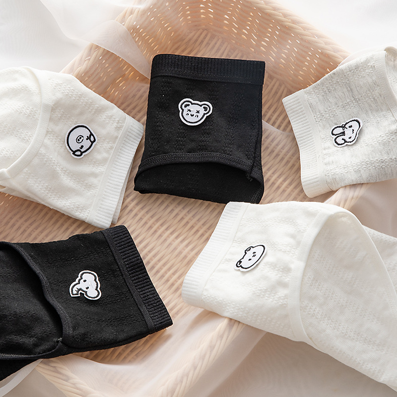 Black and White Color Simple Cartoon Cloth Label Women's Underwear Comfortable Breathable Underwear Cotton Crotch Bag Hip Women's Briefs