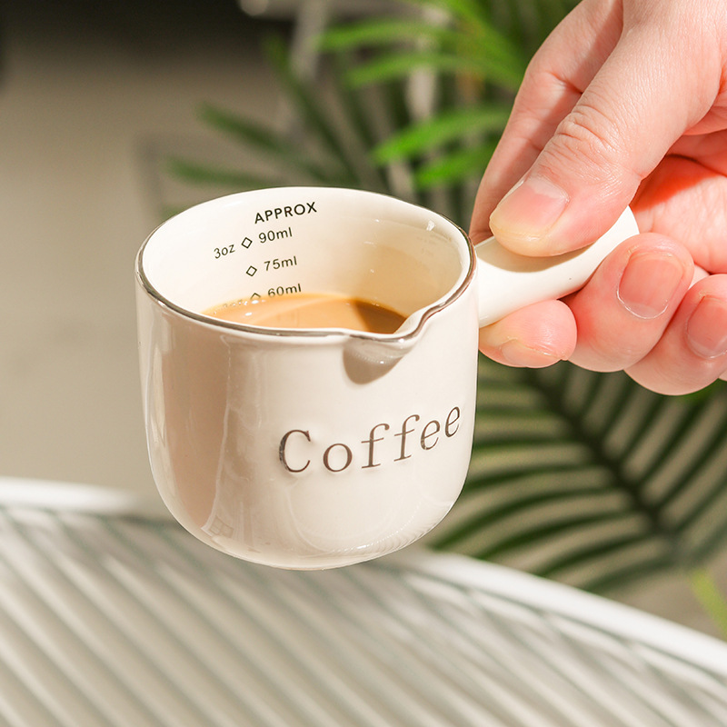 ins high-looking coffee small Milk Cup with scale milk pot concentrated coffee extraction Cup exquisite ceramic measuring cup milk pot