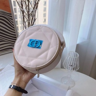 2023 New Round Cake Cosmetic Bag Red Riding Book Hot Push Portable Fashion Ladies Travel Home Necessary Artifact