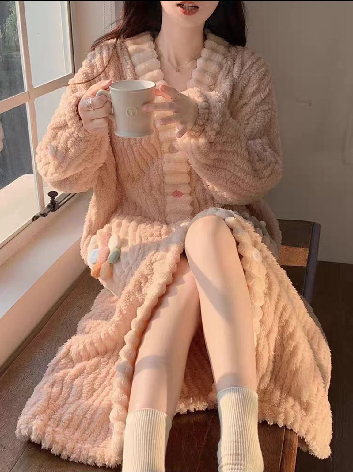 Soft nightgown rainbow warm suit pajamas 2023 autumn and winter thickened cardigan Chanel style flannel home wear