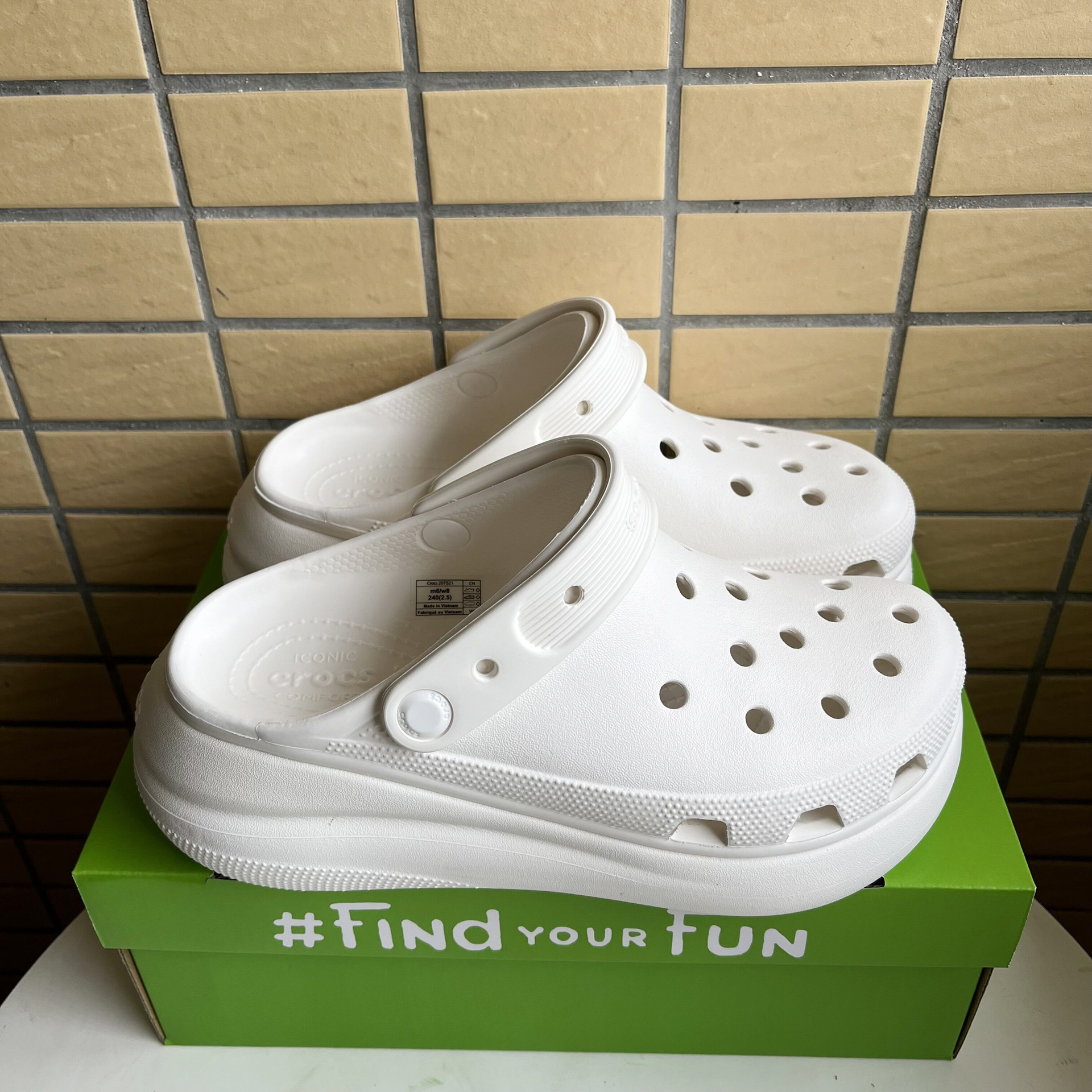 Cross Carolci Classic Star Cloud Puffs Small Whale Hole Shoes Thick Sole Heightened Baotou Outdoor Slippers