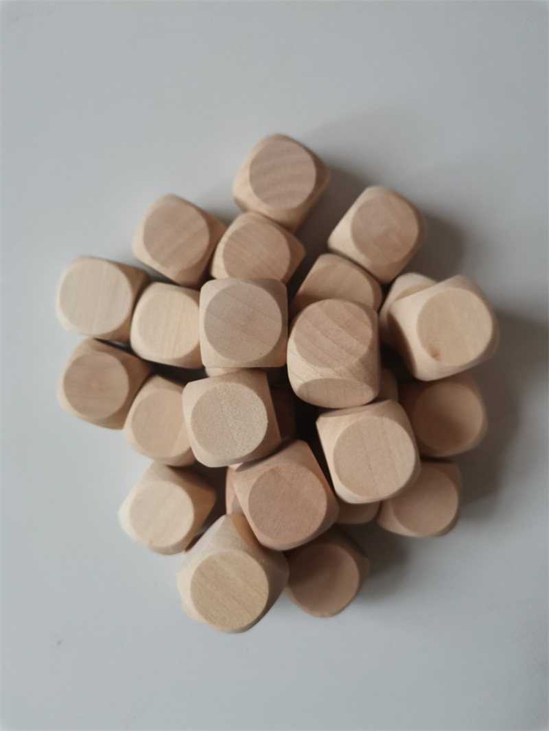 Factory wholesale quality level big dice 3cm blank solid wood color processing activity props table game accessories