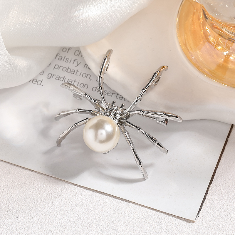 European and American high-end cool spider brooch clothing accessories corsage vintage alloy pin cross-border exclusive