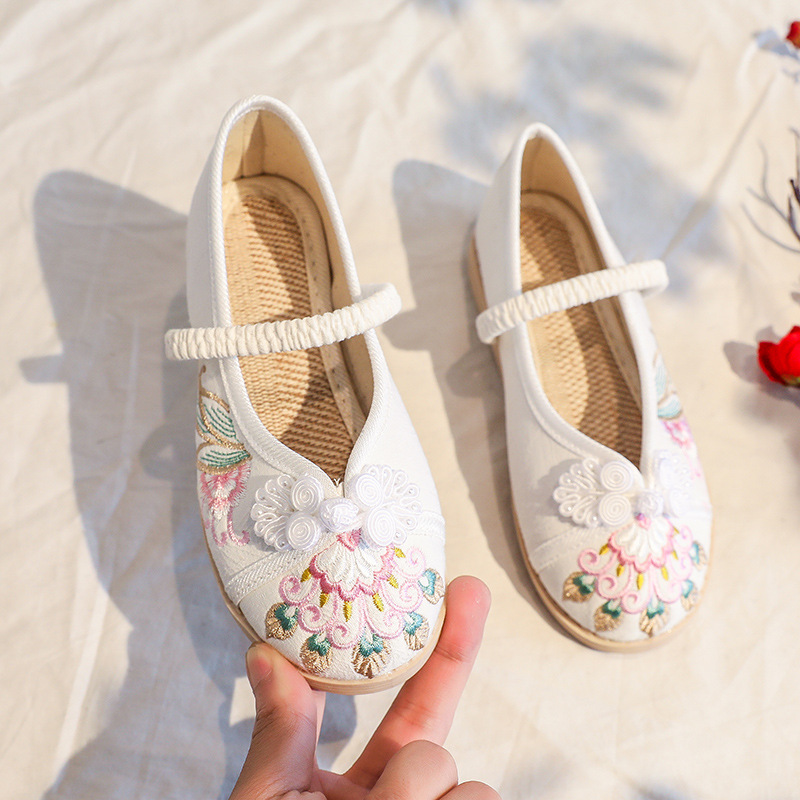 Old Beijing Cloth Shoes Ancient Clothing Girls' Hanfu Shoes Antique Children's Embroidered Shoes Princess Antique Tang Suit Horse Face Skirt Shoes