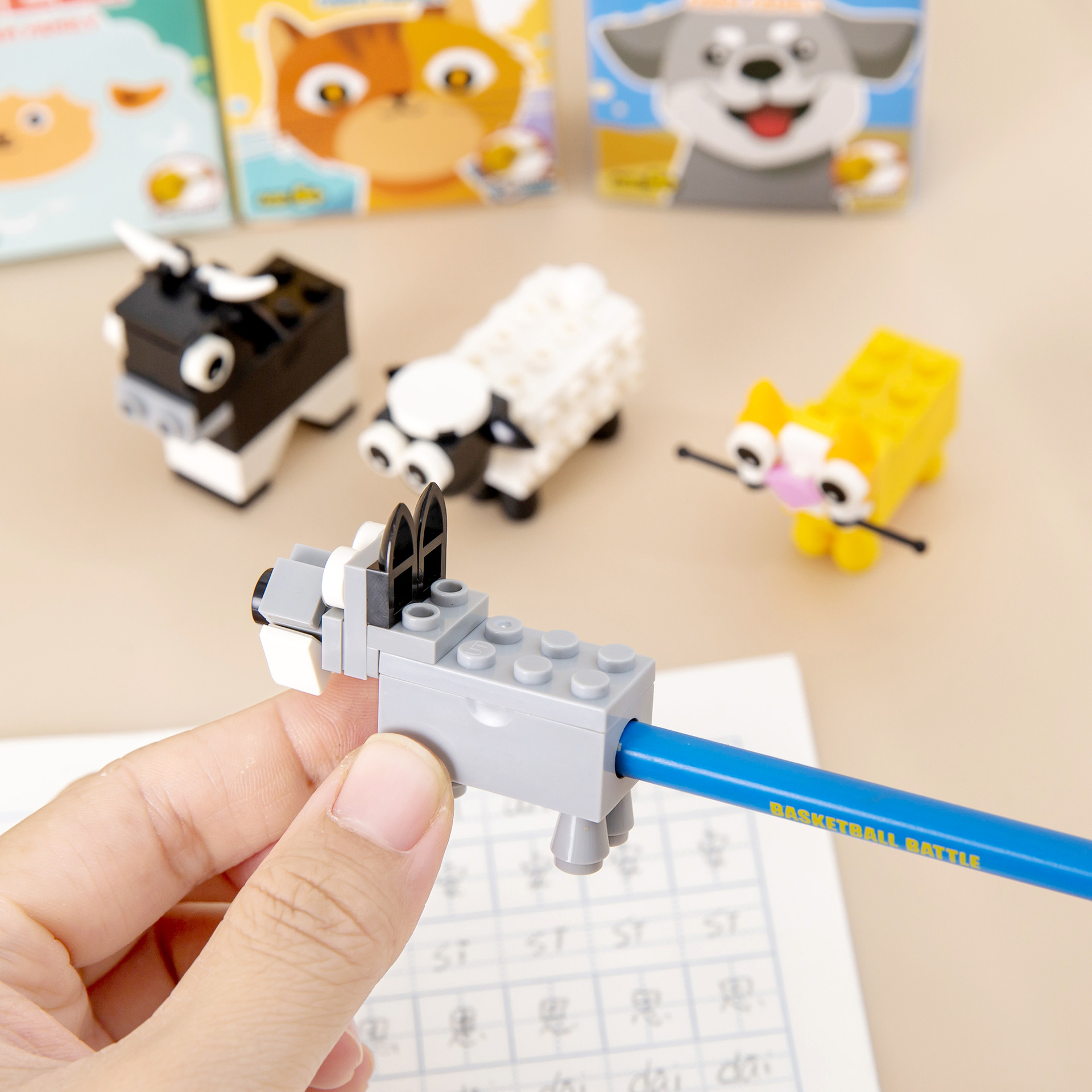 Cartoon animal building blocks pencil sharpener kindergarten gift creative DIY assembling pencil sharpener children mini pencil sharpener