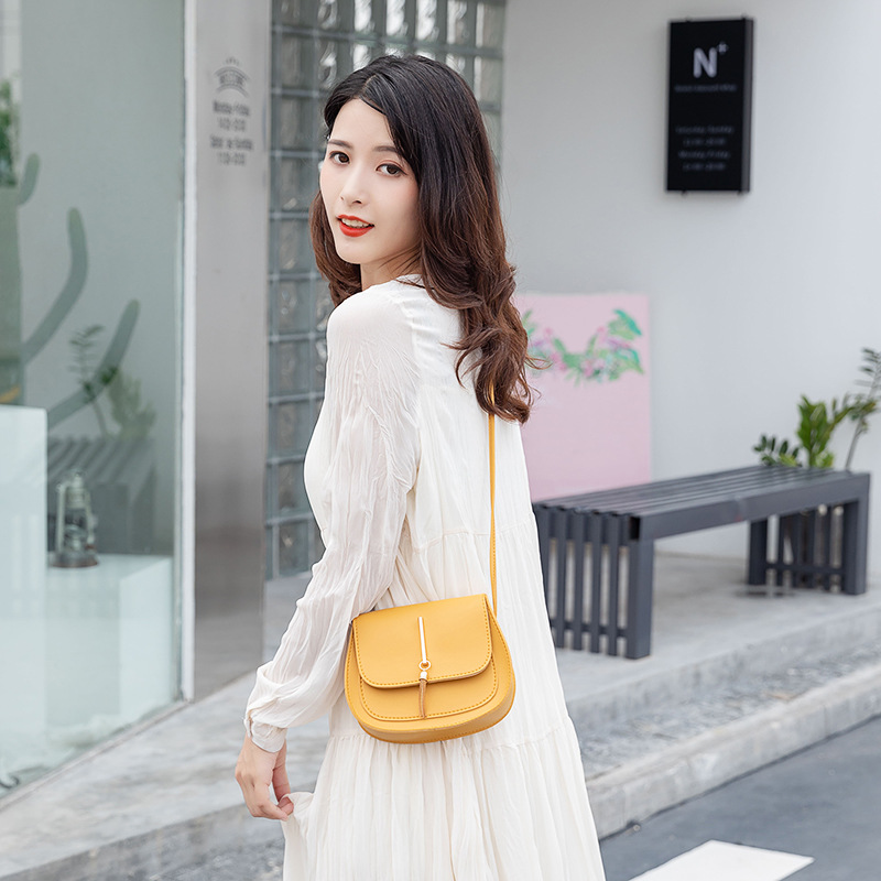 2023 New Arrival Korean Style All-Match One-Shoulder Mobile Phone Bag Trendy Tassel Small Bag Personalized Guangzhou Women's Bag Indonesia