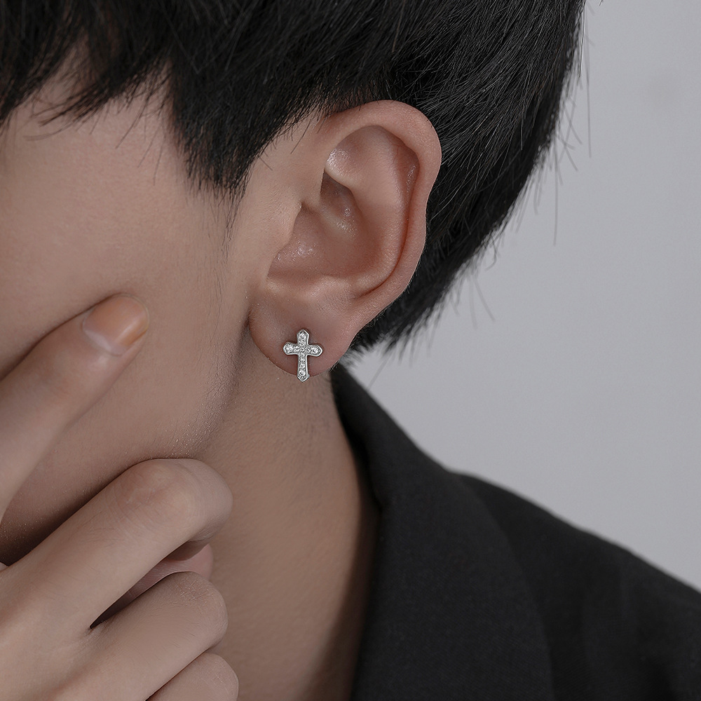 Diamond-encrusted cross earrings men's high-grade Ruffian handsome sterling silver men's earrings trendy men's American-style single men's earrings women