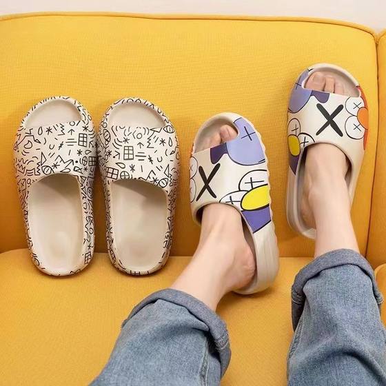 Cartoon couple coconut slippers women's outer wear thick bottom beach slippers summer yeezy slippers men