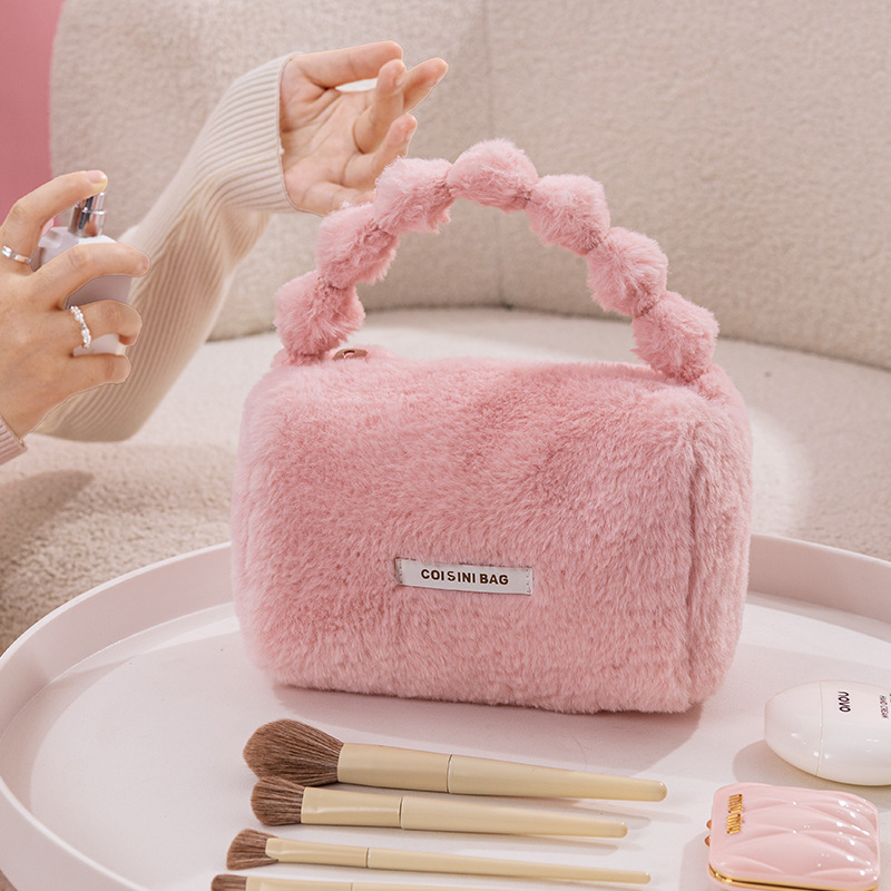 Autumn and winter travel plush makeup bag cute skin care storage bag travel cosmetics portable storage bag wholesale