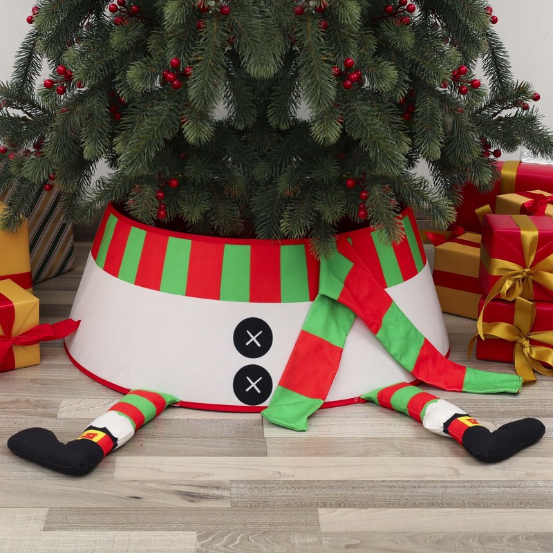 クリスマスツリーの底の装飾の立体は足の木のスカートを持っています。|undefined