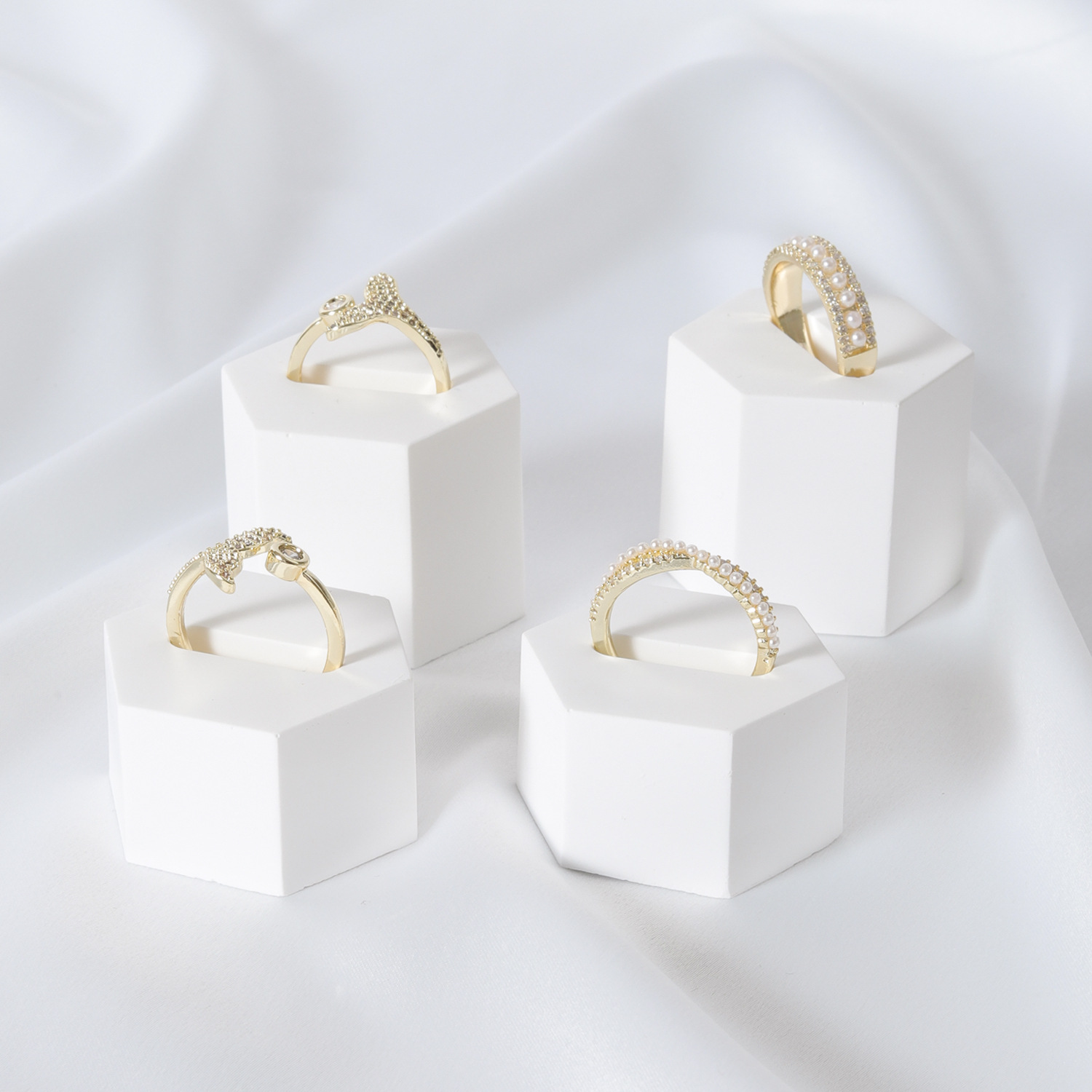 Simple ring display rack geometric jewelry display rack ring tray rack storage White jewelry creative photo