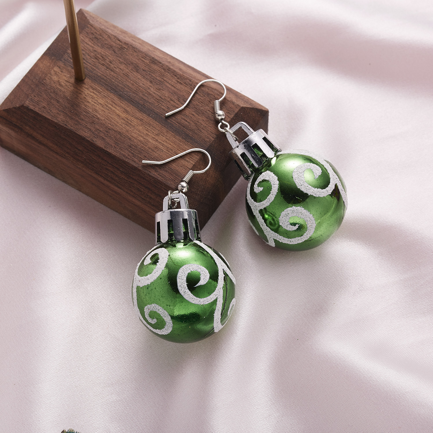 European and American foreign trade new style fashion Christmas sequins snowflake resin star lamp ball earring hook earrings gift female wholesale
