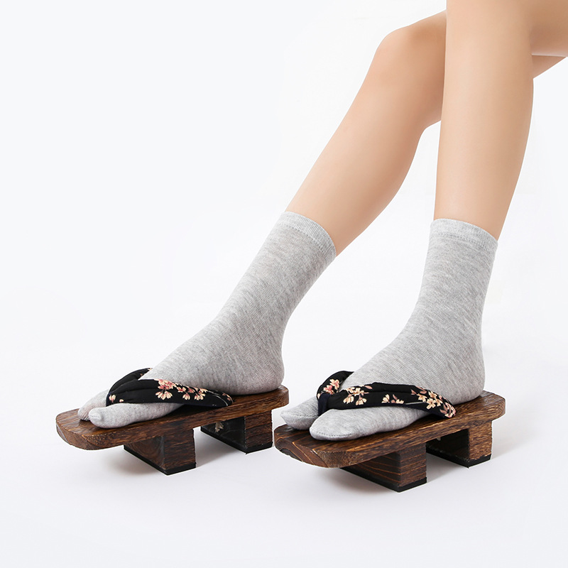Two-finger socks Japan South Korea clogs socks bathhouse disposable socks factory direct supply TikTok fast hand delivery