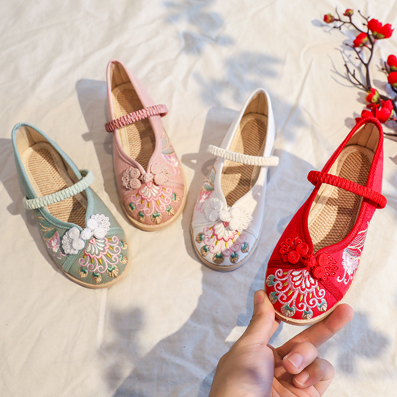 Old Beijing Cloth Shoes Ancient Clothing Girls' Hanfu Shoes Antique Children's Embroidered Shoes Princess Antique Tang Suit Horse Face Skirt Shoes