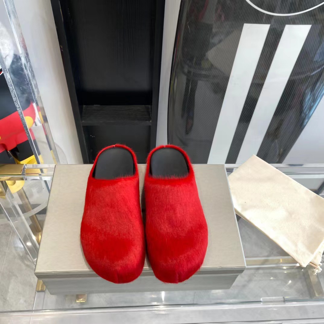2024 New Couple Candy Color Cyber Celebrity Same Style Fashion Baotou Hair Drag Women's Flat Casual Horse Hair Half Drag Men's Shoes