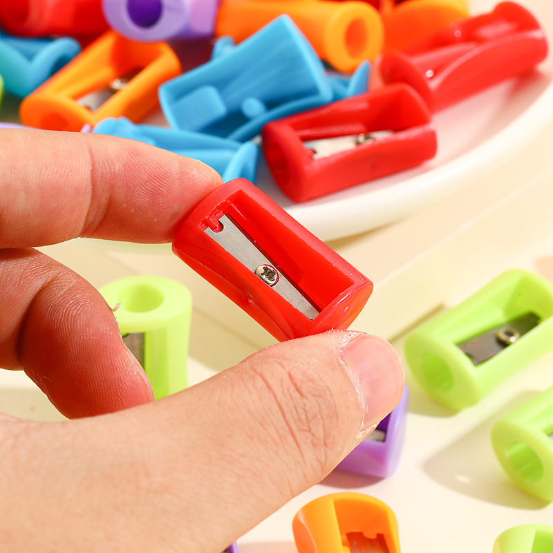 Single-hole color waist pencil sharpener cross-border combination small gift suit manual pencil sharpener primary school student stationery wholesale