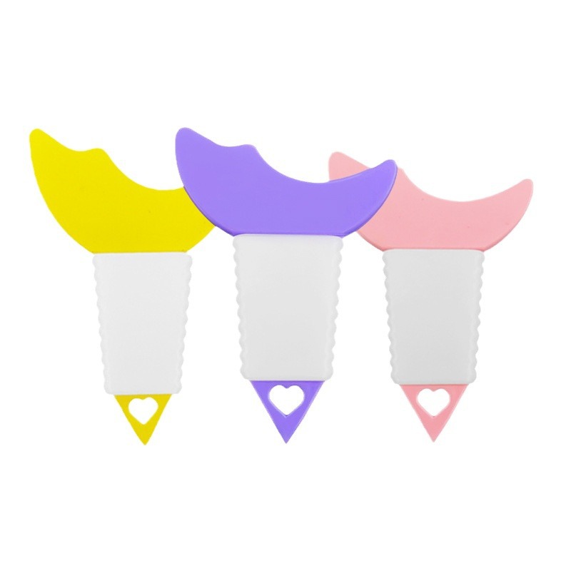 Eyeliner heart-shaped multifunctional eye makeup aid Eye Shadow Brush Mascara Crescent baffle tool manufacturers
