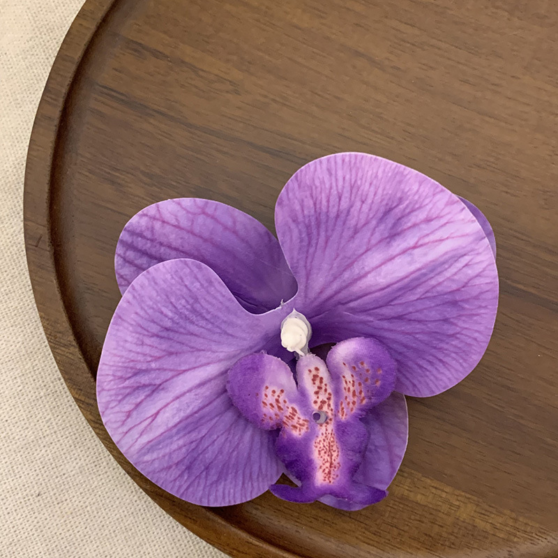 Wearing flower phalaenopsis side clip hairpin in this world, atmosphere feeling, photo, hair clip, seaside holiday hair accessories, headdress_voghion.com