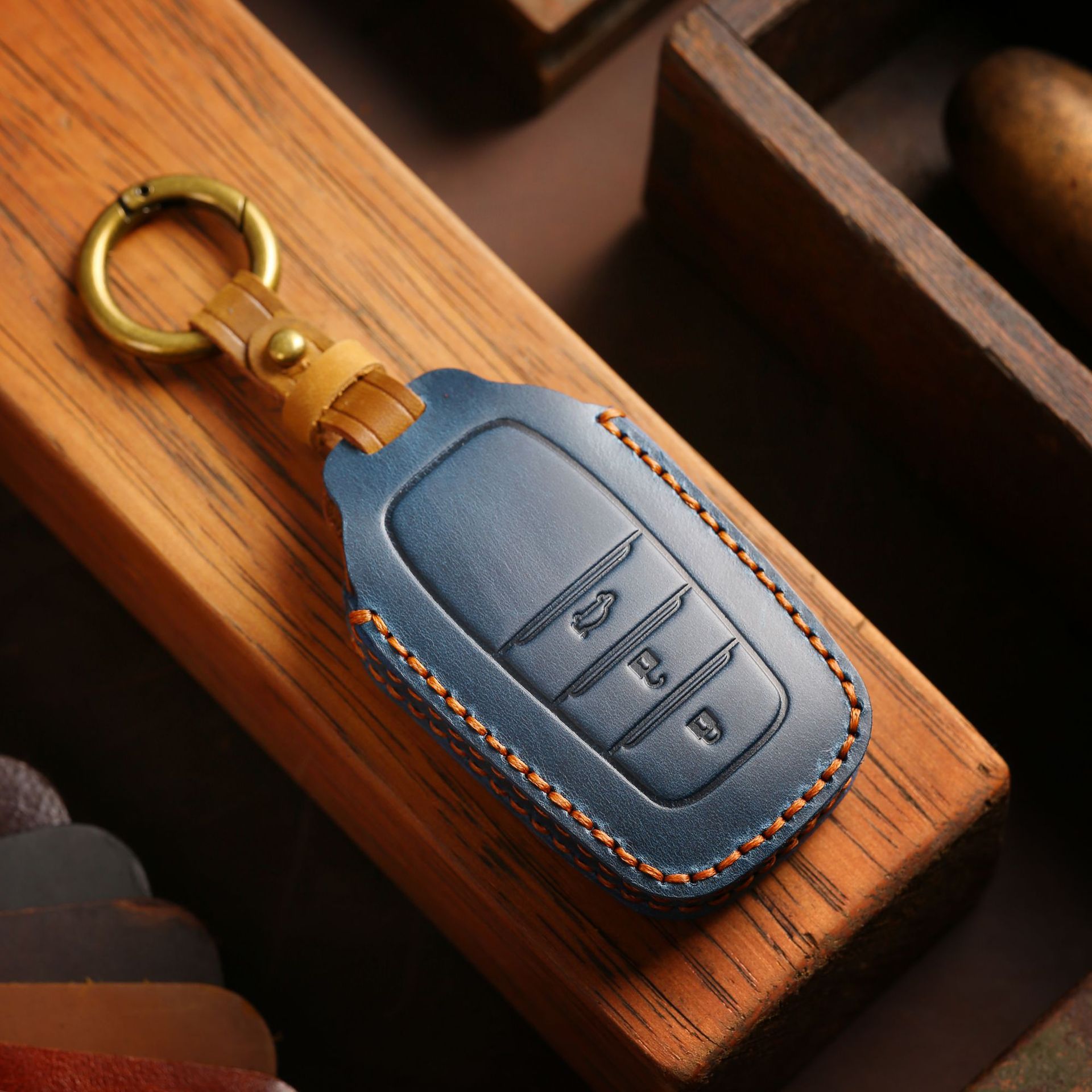 Car key cover is suitable for Toyota Corolla Asian Dragon Camry Lei Ling Yize CHR Rong Fang key case