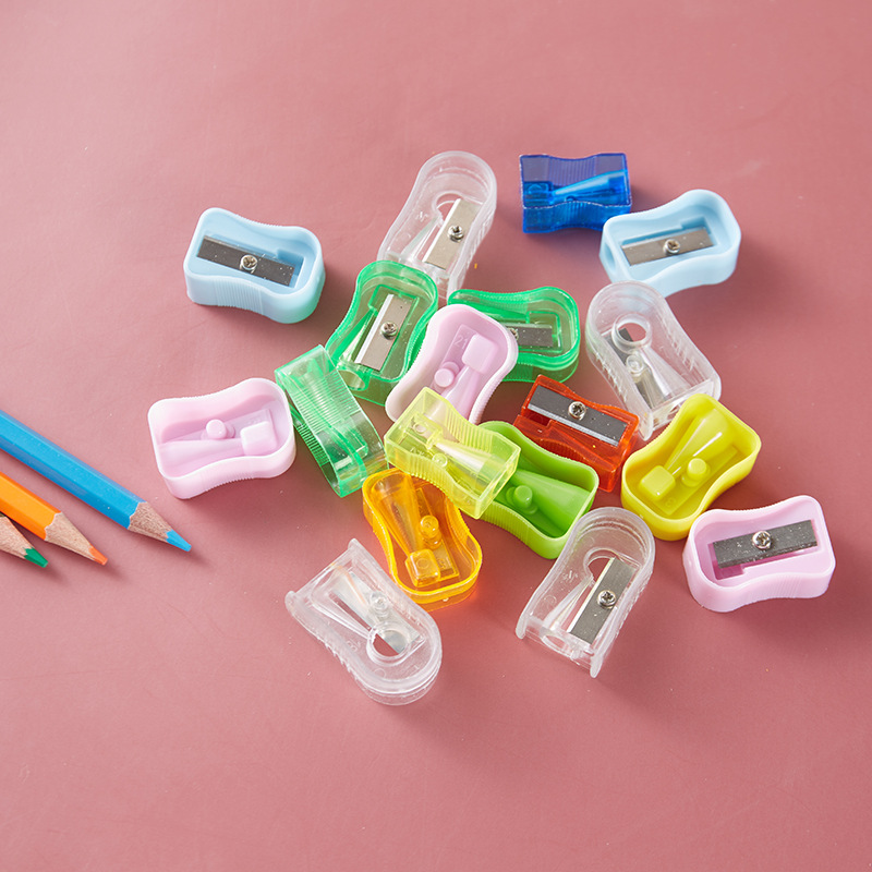 Small pencil sharpener plastic square pencil sharpener single hole children Primary School cartoon pencil sharpener manual pencil sharpener wholesale