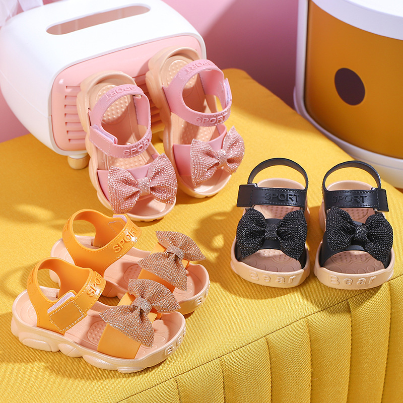 Girls' slippers summer 2021 new children's soft bottom light Fashion Princess sandals Baby Beach open toe sandals