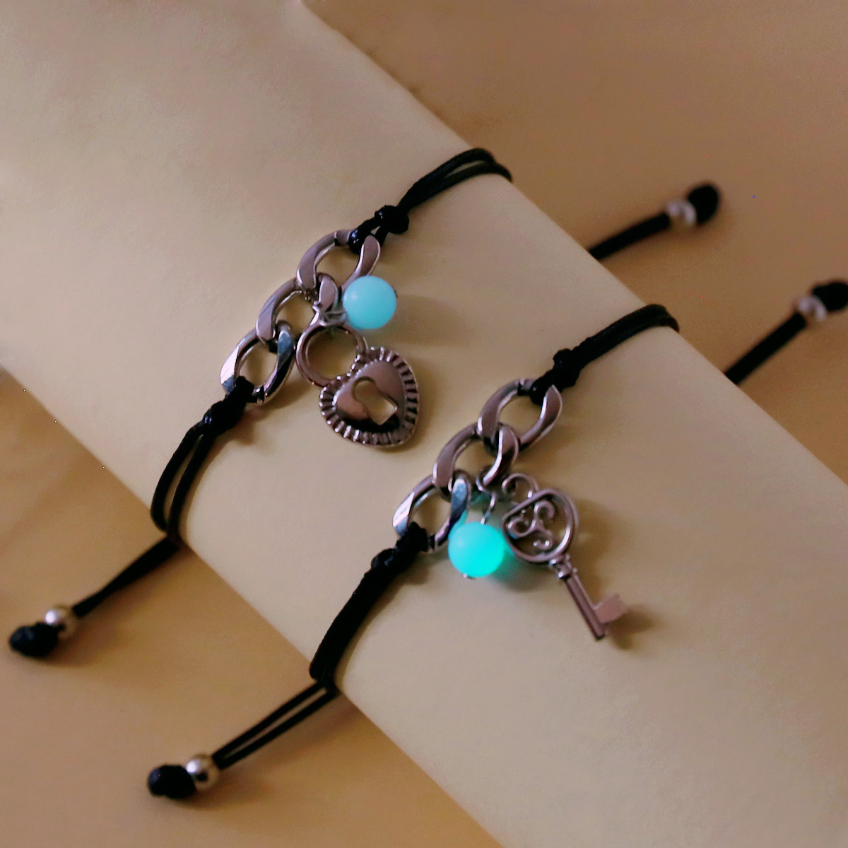 Cross-border jewelry new creative heart-shaped key and lock pendant luminous beads hand-woven couple bracelet bracelet rope women