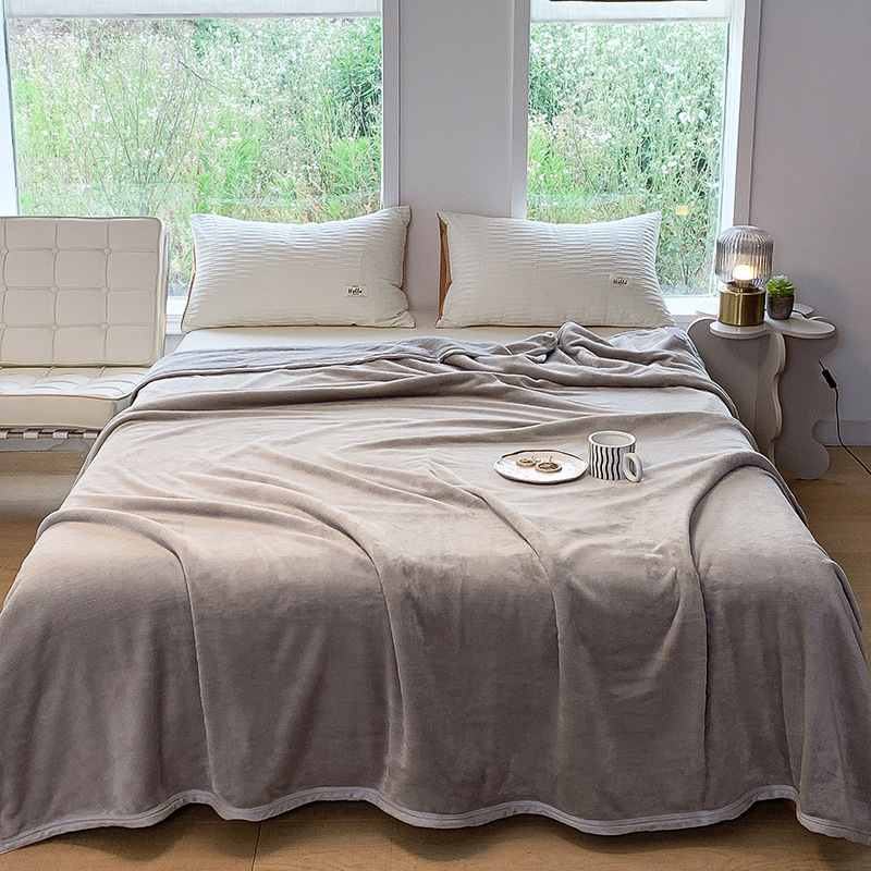 European-style New Flannel Blanket Nap Blanket Class A Office Blanket Student Dormitory Gift Blanket Blanket Wholesale