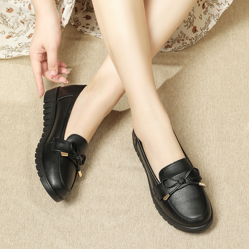 KFC work shoes Women's Flat non-slip mom shoes single shoes casual leather comfortable work shoes black women's leather shoes