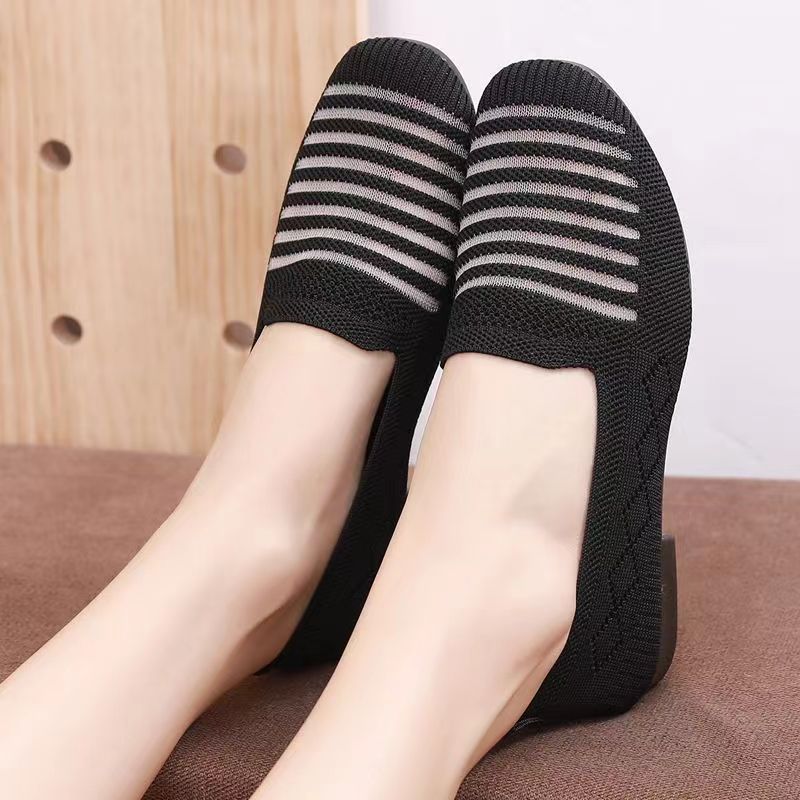 Mom's shoes women's summer new soft bottom non-slip hollow mesh shoes flying woven flat walking slip-on old Beijing cloth shoes