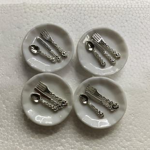 Dollhouse miniature classical knife, fork and spoon tableware plate suit simulation food and play scene model doll accessories