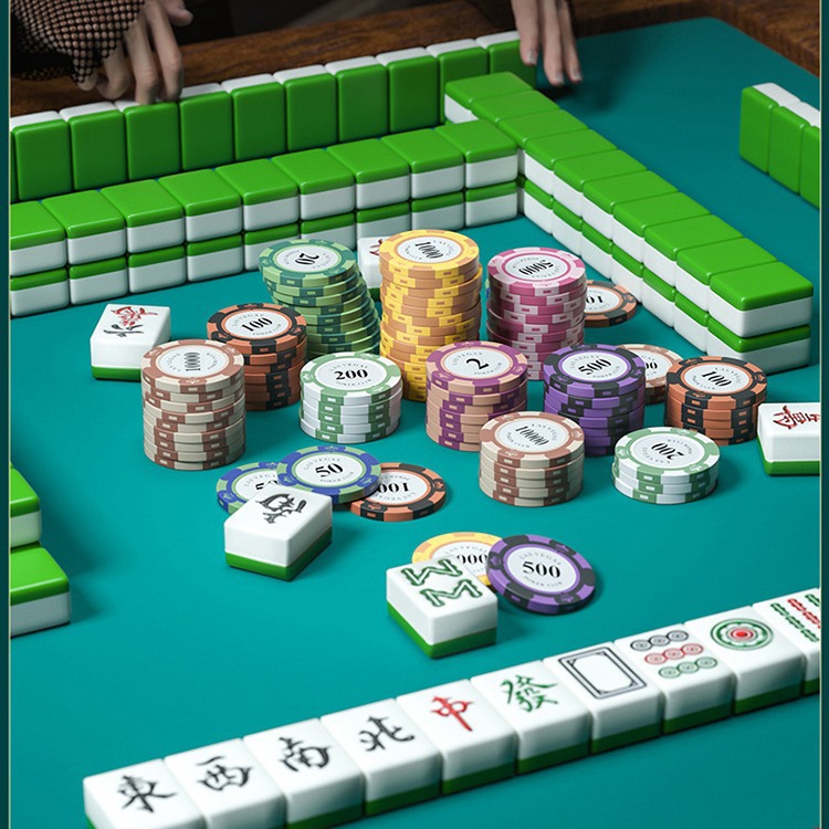 Crown clay chips mahjong Texas Poker special chips peripheral chess and card room entertainment plastic token reward