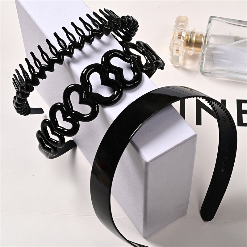 Korean Minimalist Stylish Black Wave Hairband Face Washing Makeup Non-Slip Hair Tying Band Wholesale 2 Yuan