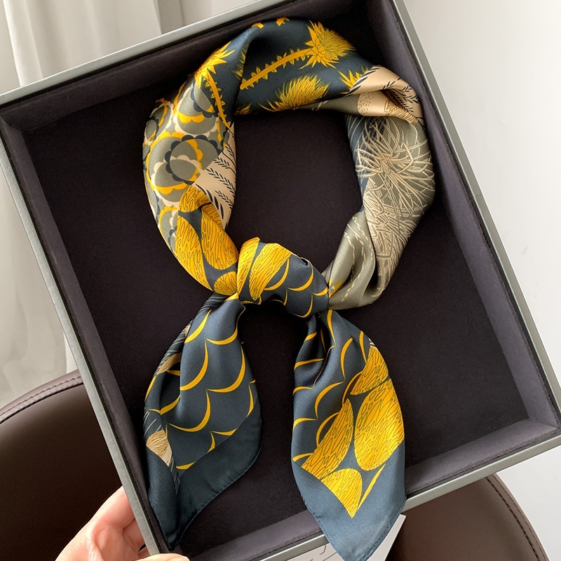 New 70cm small square scarf vintage silk scarf French high-grade printed professional scarf artificial silk scarf wholesale