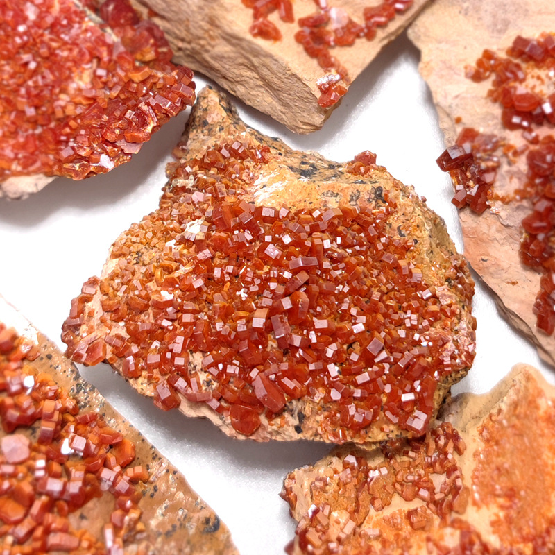 Morocco Imported Vanadium-Lead Ore Crystal Raw Stone Ore Standard Cat Ore Geology Science Teaching Specimen Ornaments Collection