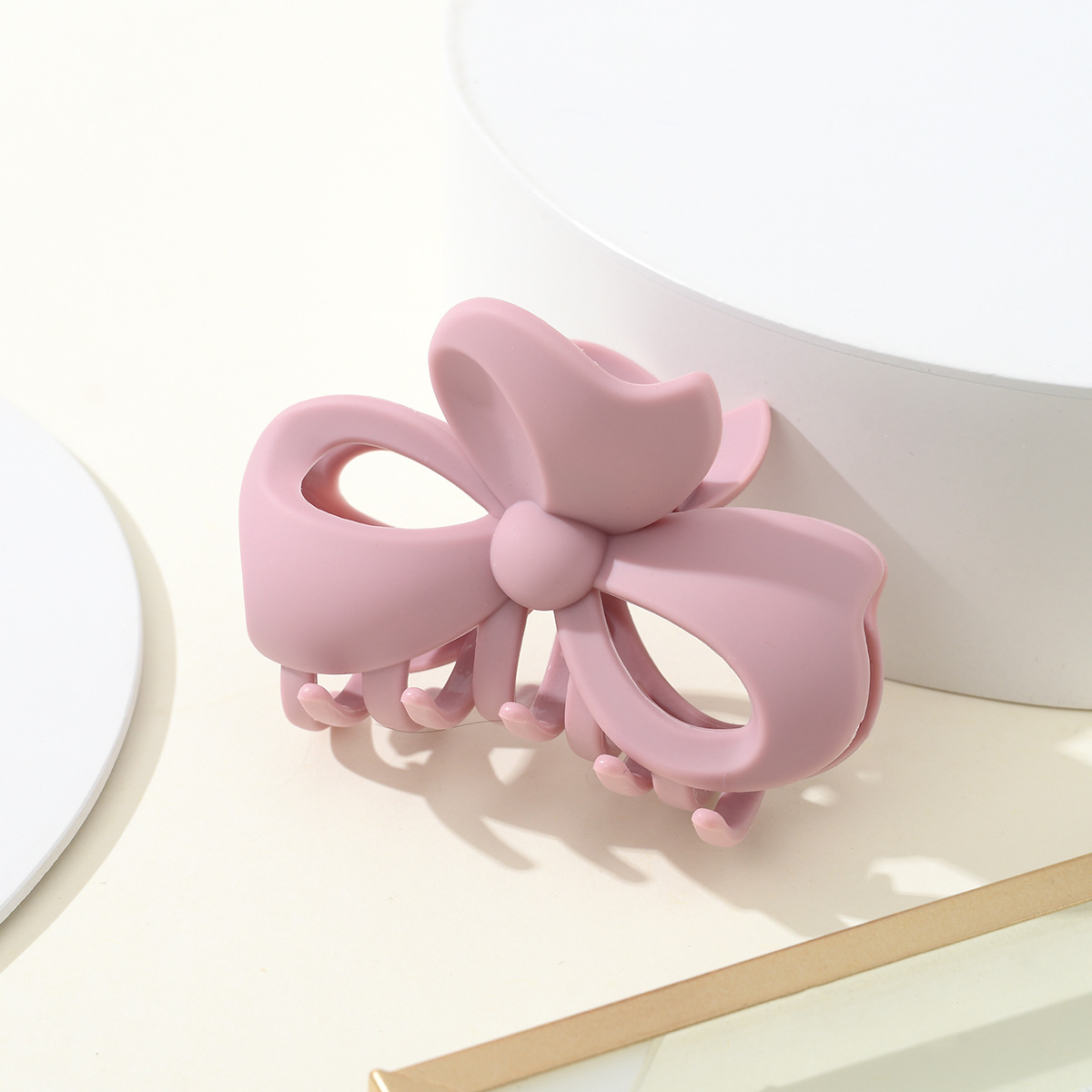 Grenzüberschreitende Haarspange für Damen mit Fliege, matt, schlicht, Haifisch-Clip hinten, Haarnadel, hochwertiges Haar-Accessoire_voghion.com