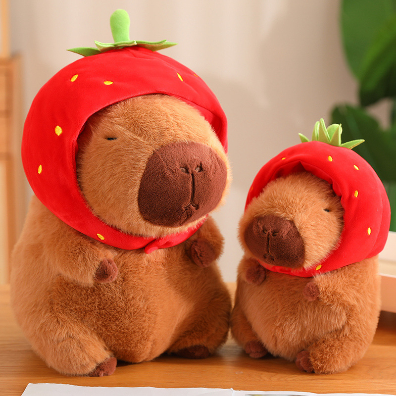 新商品のイチゴのカピバラのぬいぐるみは亀のイチゴの雄鶏のカピバラのペンダントのキーホルダーのぬいぐるみの卸売りを背負っています。|undefined