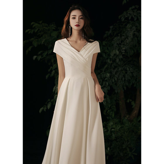 White Annual Meeting Evening Dress 2024 New Spring and Winter Banquet Elegant Satin Wedding License Travel Light Wedding Dress V-Neck