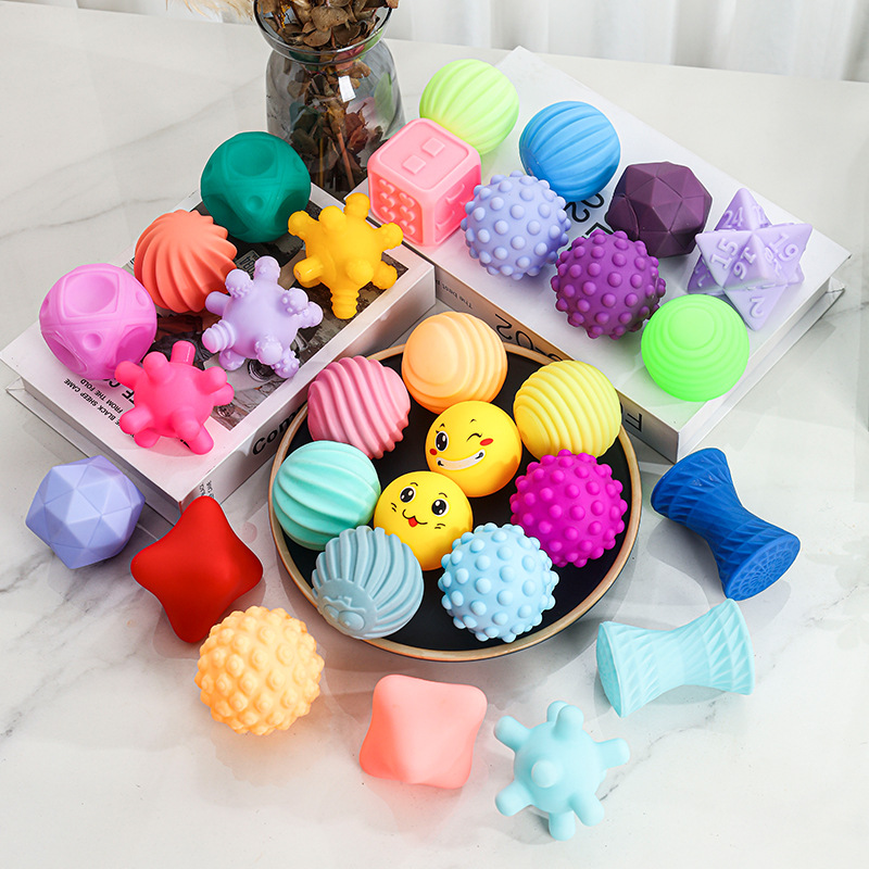 Newborn Gift Infant Hand Grab Ball 0-3 Baby Touch Ball Massage Water Play Toy Ball Bite Boiled