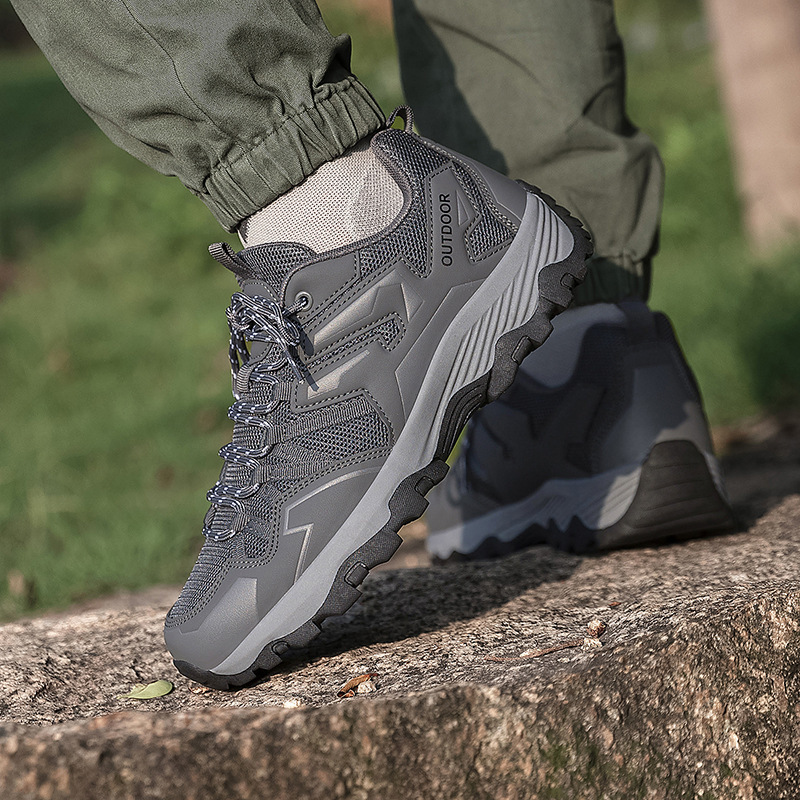 Couple outdoor sports hiking shoes non-slip wear-resistant fashion camping hiking shoes men's anti-collision breathable climbing shoes for women