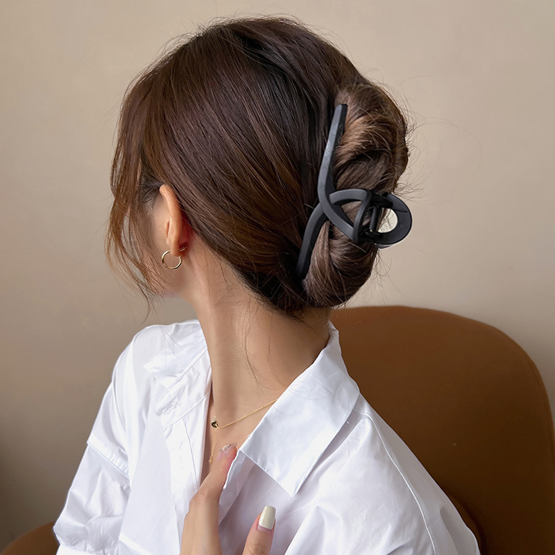 Large Frosted Shark Clip Hair Multi-Grab Clip Women's Autumn and Winter Hairpin 2022 New Back of Head Hairpin Clip Headwear