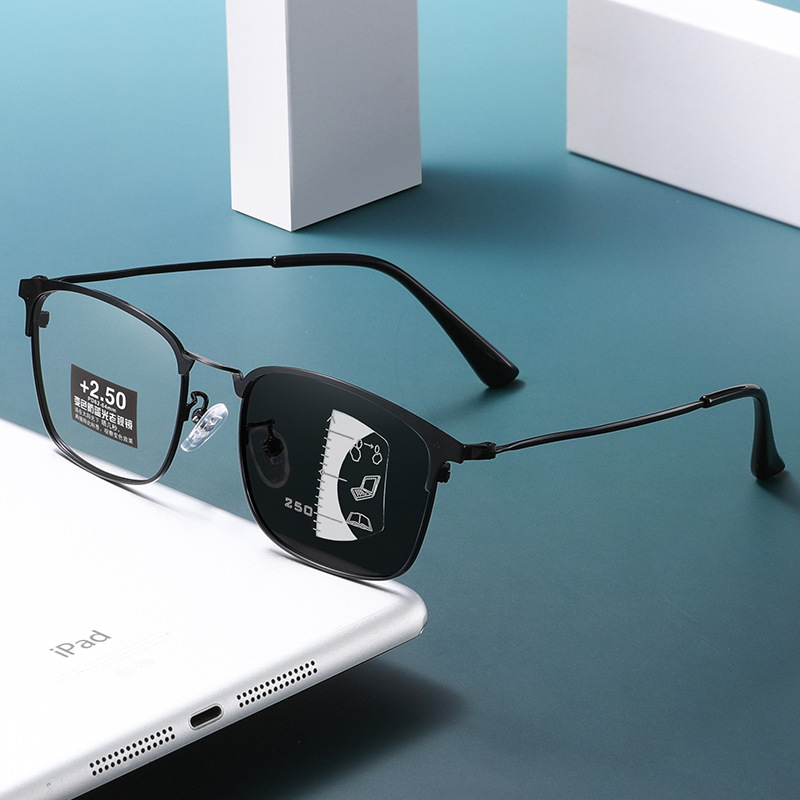 2024 New presbyopic glasses dual-use automatic zoom reading anti-blue light presbyopic glasses Light sense color changing glasses 3051