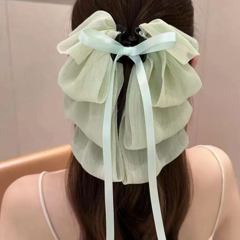 フランス式の優しさは顔が小さくて、髪の量が女性のシフォンの糸を巻いて、シフォンのサメのクリップの頭飾りを持っています。|undefined