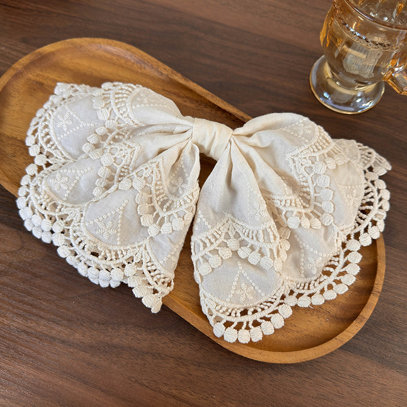 Koreanesche Stil Wäiss Spitze Gestickte Schleif Hallef-Kraaft Hoernadel Fraekapp 2024 Neie Stil High-End Elegant Kappbedeckung_voghion.com