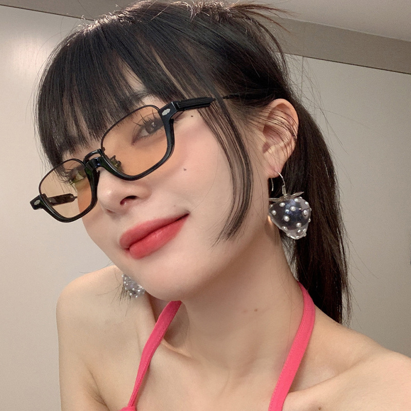 レトロな下の半枠のメガネの女性ins風網の赤いすっぴんの目の枠の女性は近視の透明な小さい枠の平光鏡を配合することができます。|undefined