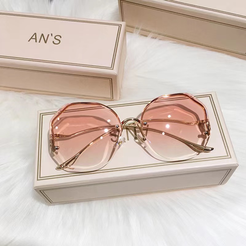 Letter D Hair Band Glasses 2025 New Red Book Internet Celebration Fashion Trend Street Shooting All-match Sunscreen Sunglasses for Women