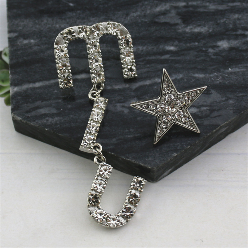 High-grade Miss miu Letter Earrings Flash Diamond Exaggerated Long Earrings Elegant Internet Celebrity Five-pointed Star Earrings Earrings