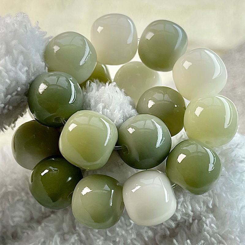 Authentic natural Bodhi Green a banana spring banquet hand string plate to play girls Bodhi root around the finger soft text to play